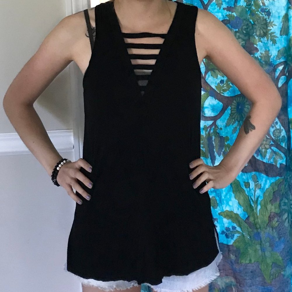 American Eagle, black tank!